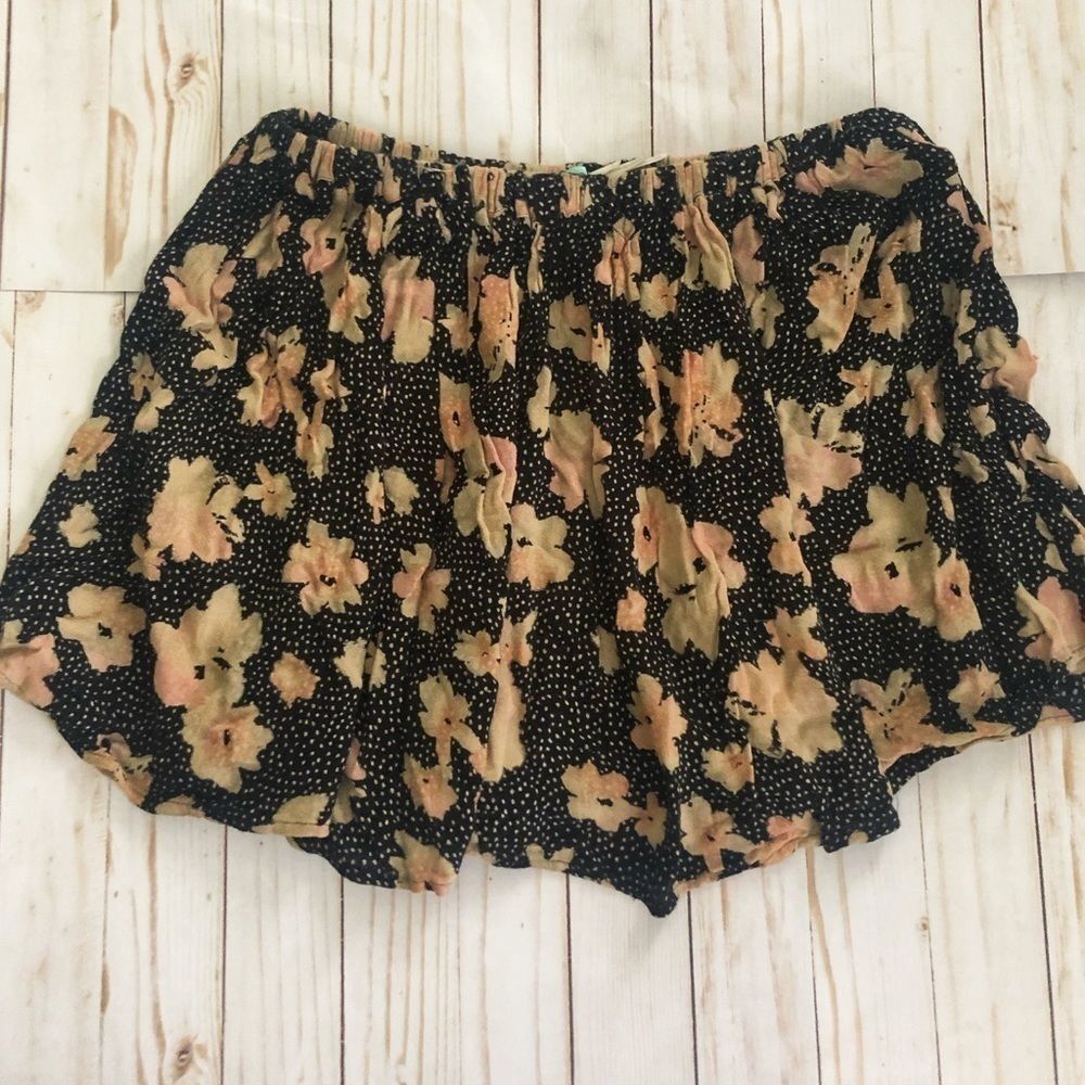 Kimchi Blue-UO-Black and cream floral skirt/ Sz S